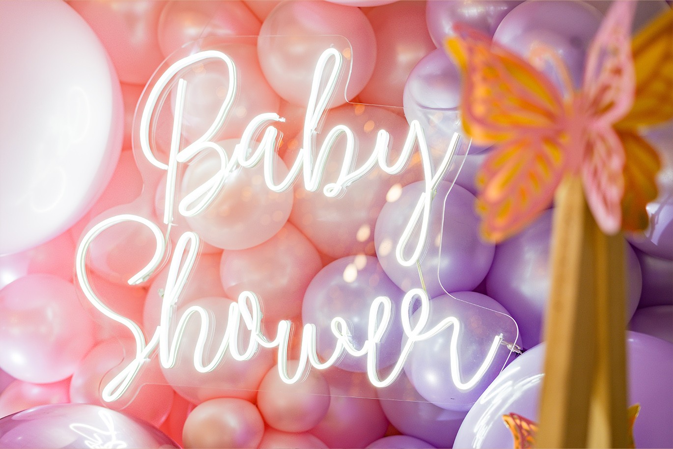 Odkryj Najnowsze Trendy w Dekoracjach na Baby Shower: Od Eleganckiego Minimalizmu do Kreatywnych Motywów