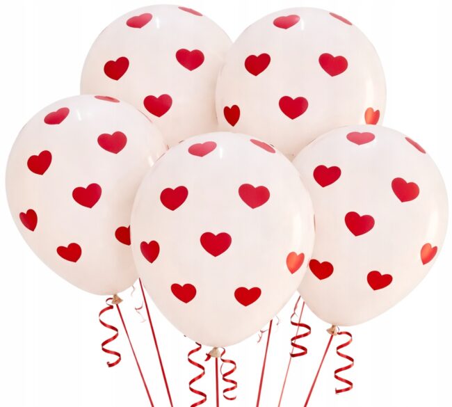 balony białe w czerwone serduszka